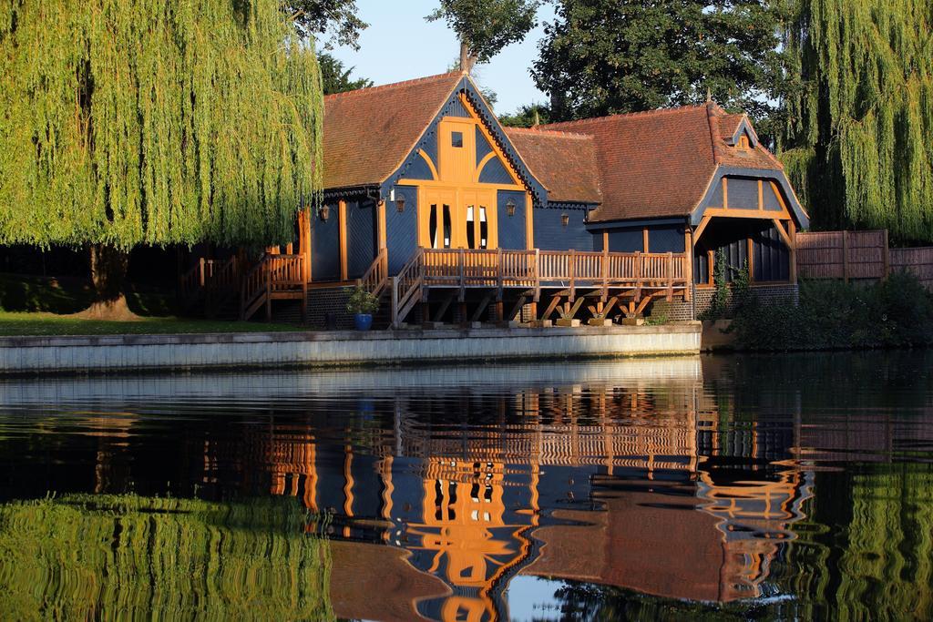 Oakley Court Hotel Windsor Exterior foto